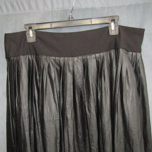 Melissa McCarthy Seven 7 Black Skirt Plus Size 1X Coated Raw Hem Side Zip Womens - Picture 2 of 9